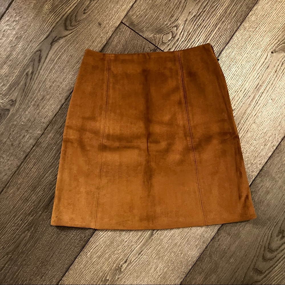 Aritzia Babaton Mini Skirt in Camel- size 00